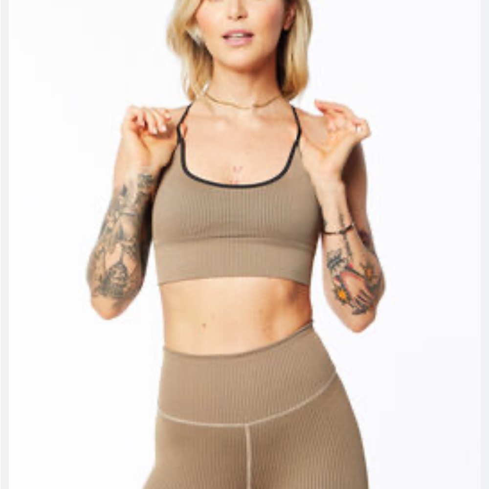 Good American | Womens Strappy Sports Bra in Color Camel NWT